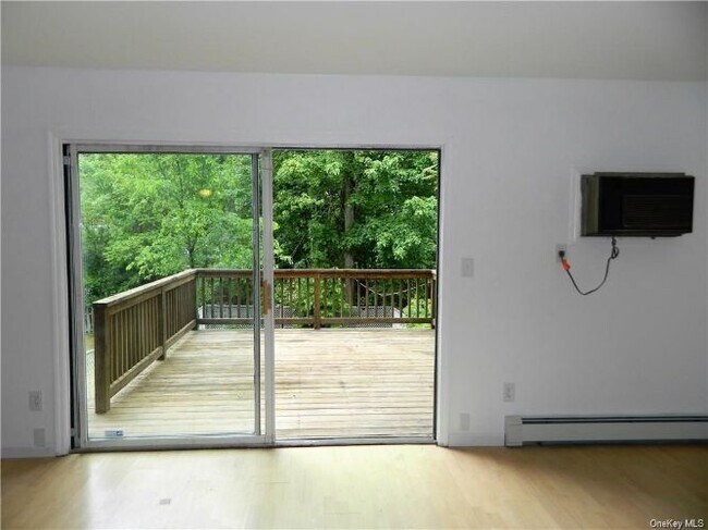 Building Photo - 44 Brookside Dr W