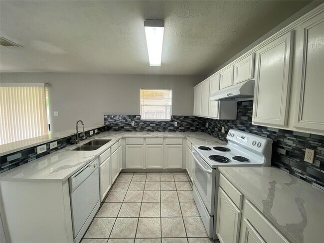 Building Photo - 1027 Deerpass Dr