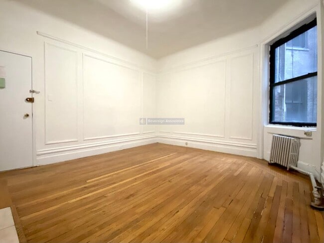 Building Photo - 45 Tiemann Pl