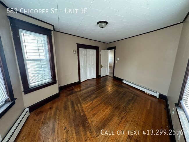 Building Photo - First Floor, One Bedroom Apartment in Chic...
