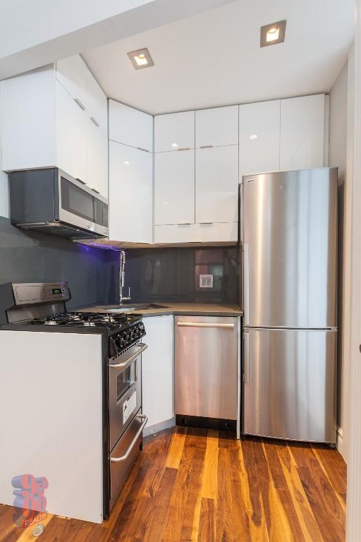 Foto principal - 233 E 29th St