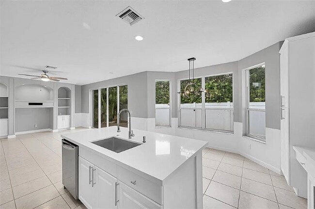 Foto del edificio - 4765 S Classical Blvd