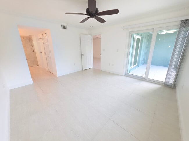 Foto del edificio - 154 Cypress Way E