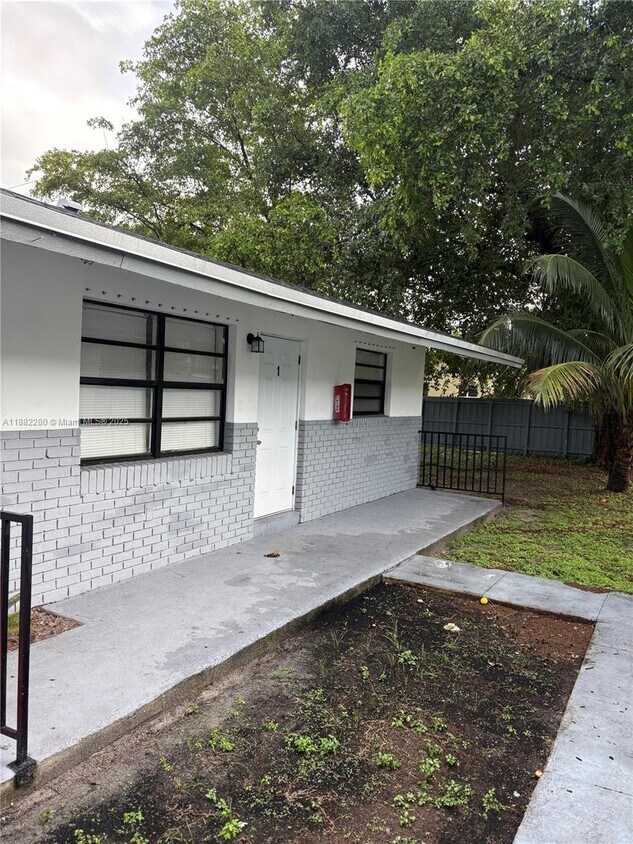 Foto principal - 4100 SW 19th St
