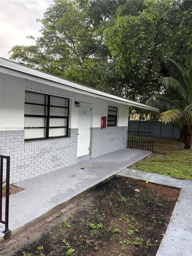 Building Photo - 4100 SW 19th St