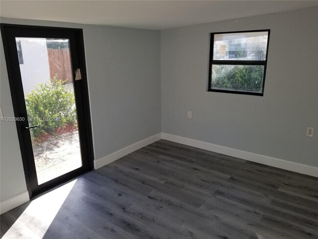 Foto del edificio - 1756 NW 94th St