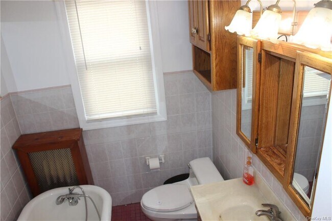 Building Photo - 426 Dunham Ave
