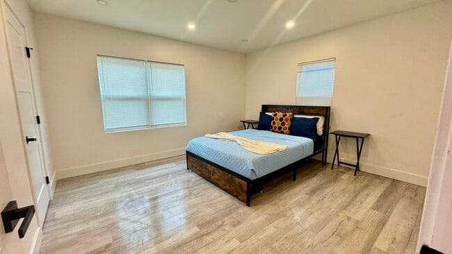 Foto del edificio - 617 Riverview Blvd