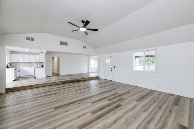 Foto del edificio - ? For Rent – Beautifully Updated 3 Bedroom...