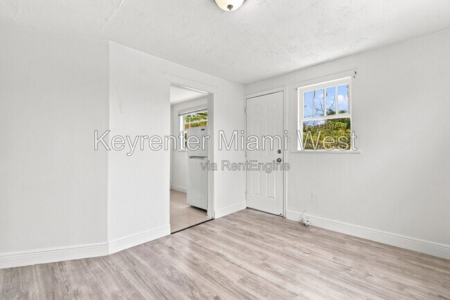 Foto del edificio - 1220 N 16th Ct