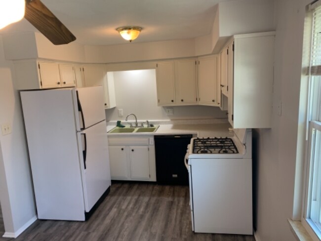 Foto del edificio - 301 Georgia Pkwy