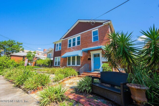 Foto del edificio - 831 Cedar St