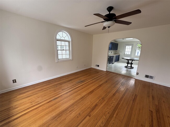 Building Photo - 246 S Pershing Ave