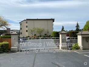 Building Photo - 9715 NE Juanita Dr