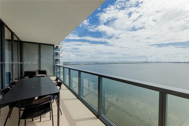 Foto del edificio - 788 NE 23rd St