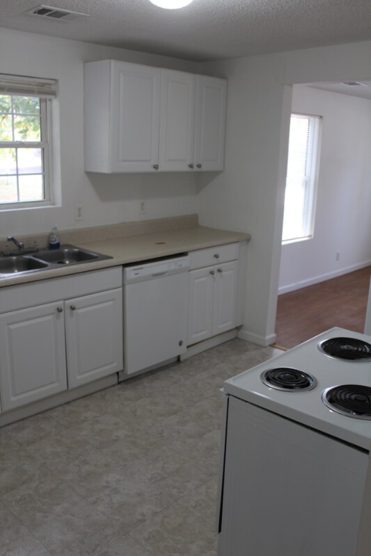 Building Photo - 1357 Railroad Ave