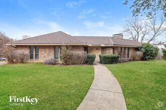 Building Photo - 2102 Greenbriar Ct