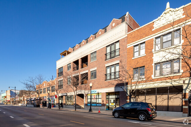 Building Photo - 5647-5653 N Clark St