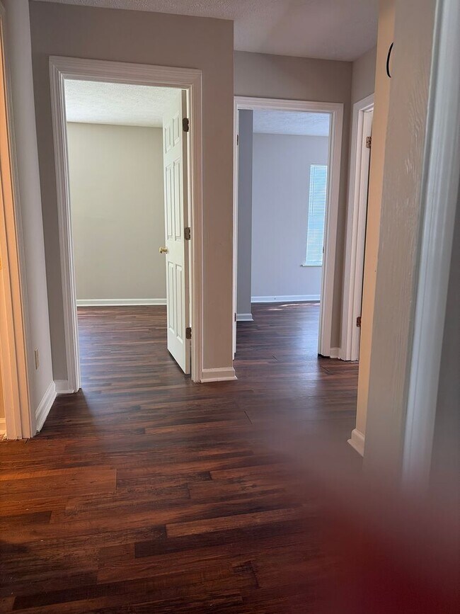 Foto del edificio - ***AVAILABLE NOW!!*** BEMIS LOCATION- PERFECT 3 BEDROOM FAMILY HOME!!!!