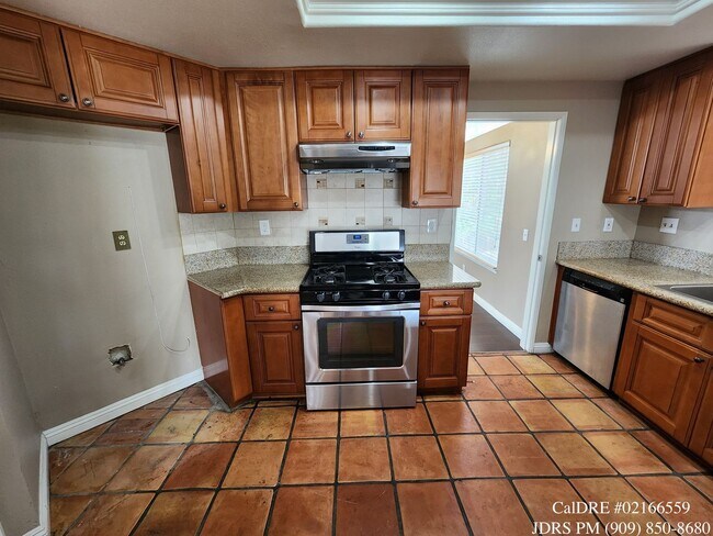 Foto del edificio - Fontana 3 Bedroom Home