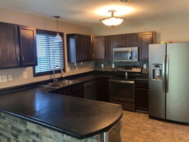 Foto del edificio - 3 Bed, 2 Bath Home in North Fargo with a F...
