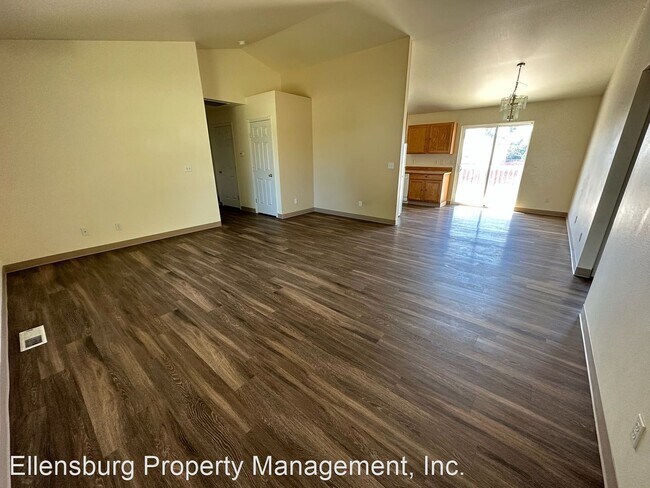 Foto del edificio - 3 br, 2 bath House - 2217 N Abbey Glen Ct.