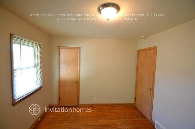 Building Photo - 5801 N Irving Ave
