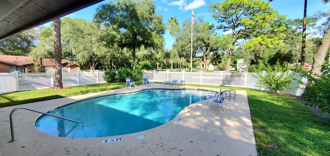 Community Pool - 5014 Gainsville Dr
