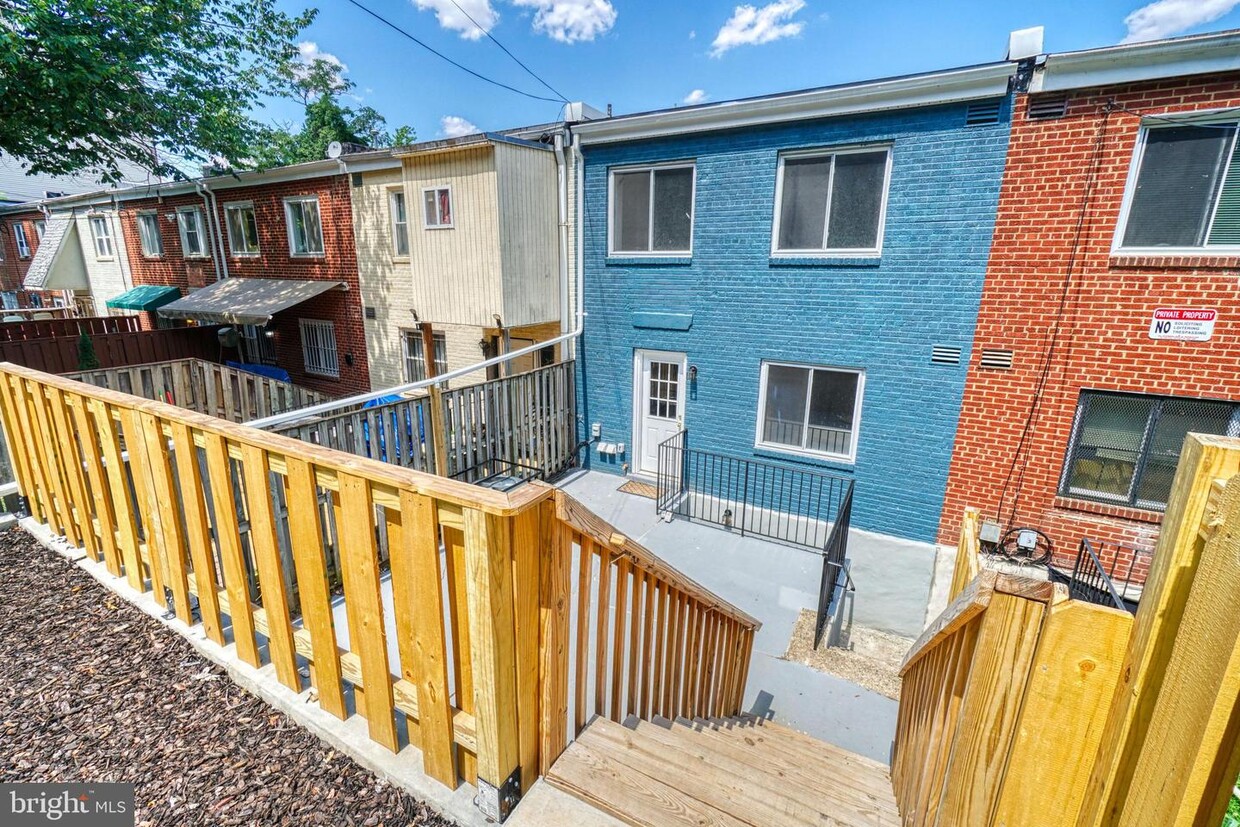 Primary Photo - 1357 Morris Rd SE