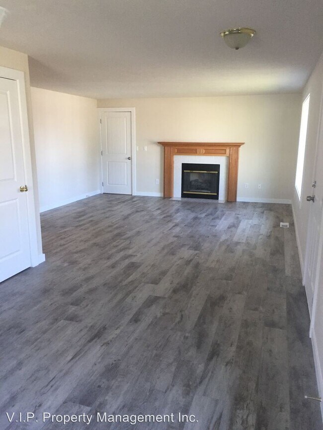 Building Photo - 2 br, 2 bath House - 9036 NE Webster St