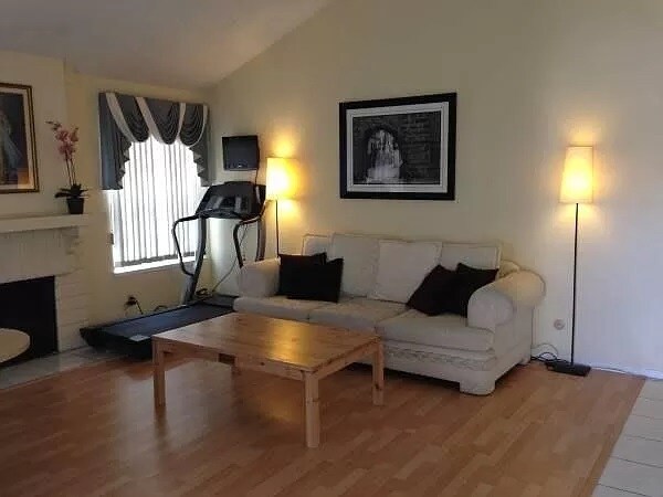 Foto del edificio - 8575 Lynx Rd