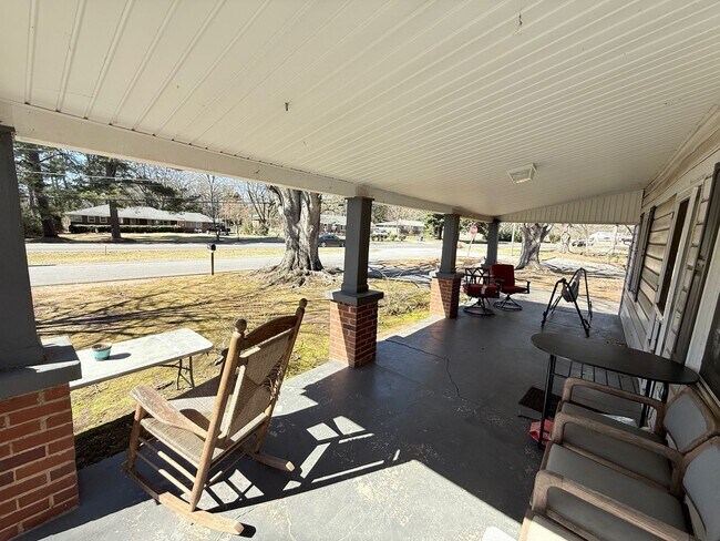 Foto del edificio - Cozy 2 Bed, 1.5 Bath Home off Whitehead Ci...