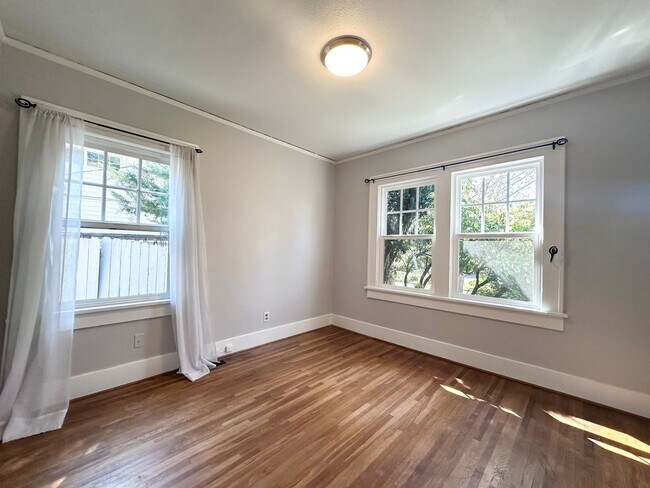 Building Photo - Charming 3 Bed 2 Bath home in Rose City Pa...