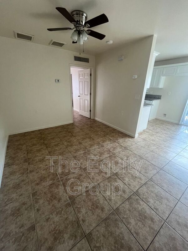 Building Photo - 813 N Floral St
