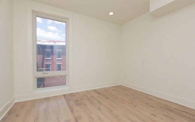 Foto del edificio - 2431 Frankford Ave