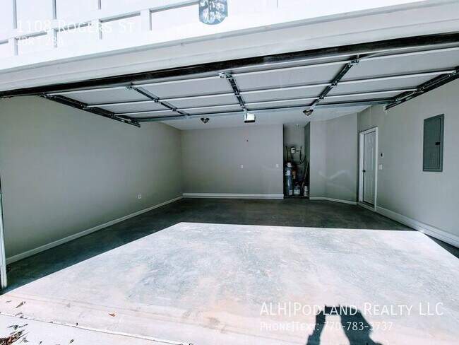 Building Photo - BEAUTIFUL CUSTOM BUILT 3/2 RANCH Awaits You!