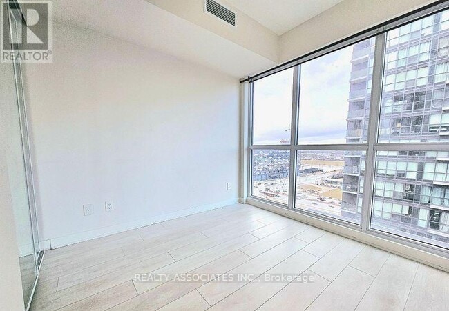 Building Photo - 2 Sonic Way