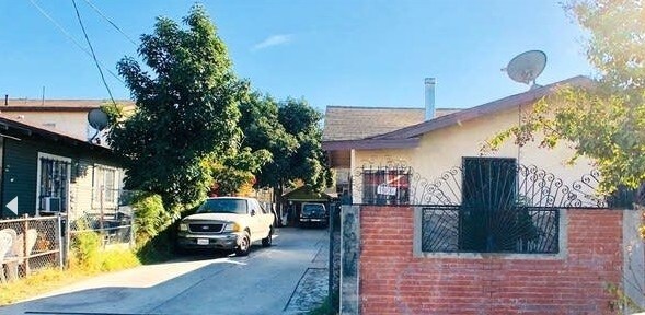 Primary Photo - 810 W 42nd Pl
