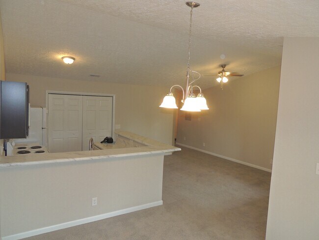 Foto del edificio - 6748 Willowbrook Dr