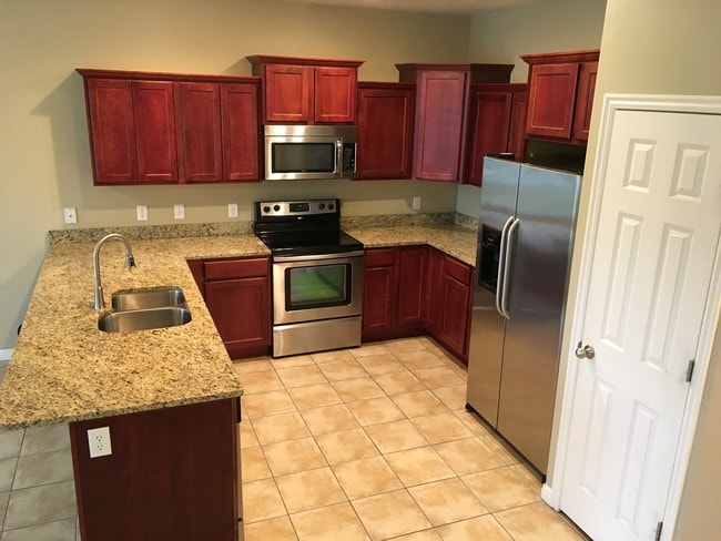 Kitchen. Granite throughout. - 825 Jordan Oaks Ct
