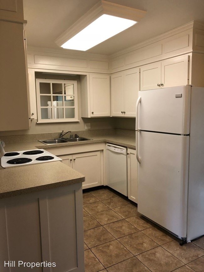 Foto del edificio - 2 br, 1 bath Room For Rent - 349 Oak Street