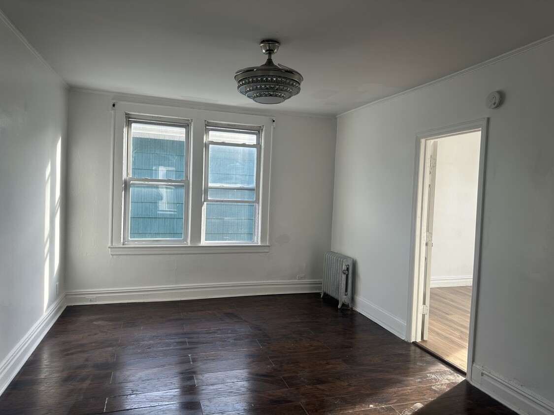 Living room - 52 Brookdale Ave