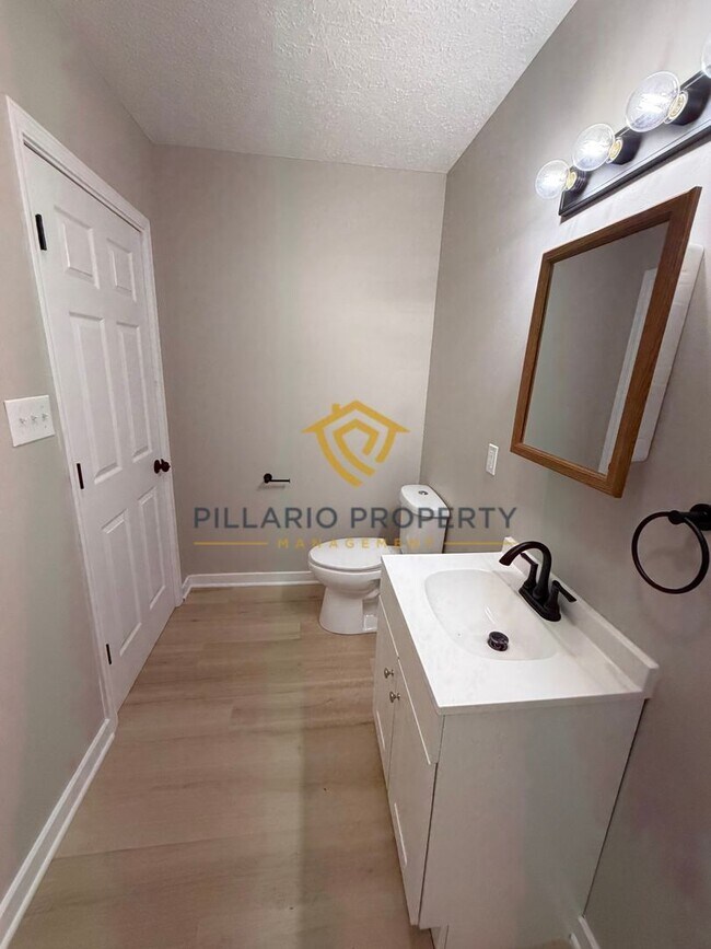 Building Photo - Freshly Renovated 3-Bedroom Home in Forest Manor, Available NOW!