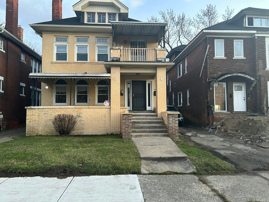 Primary Photo - 2069 Hazelwood St