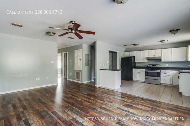 Photo - 124 30th 1/2 St-B Apartment