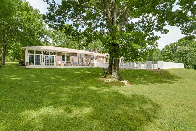 Foto del edificio - 1024 Benton Harbor Blvd