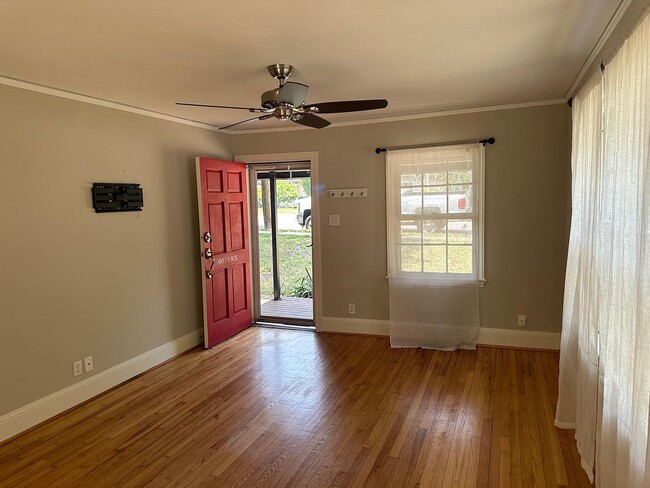 Building Photo - 800 Dixie Trail