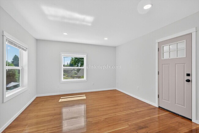 Foto del edificio - 4938 SE Foster Rd