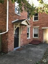 Building Photo - 115 W Chapel Ave