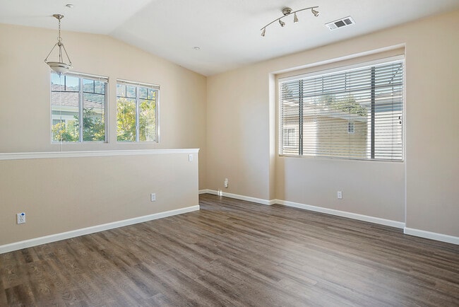 Building Photo - 686 Foothill Blvd